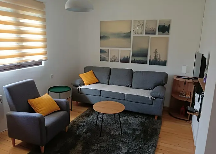 別荘 Vikendica Vera ミトロバツ