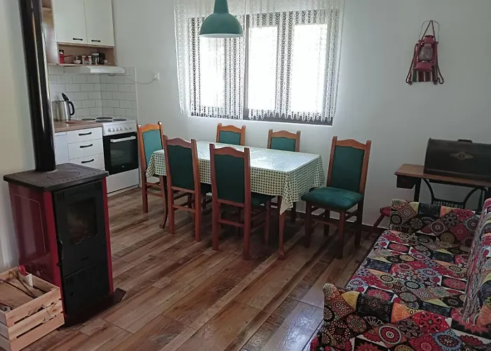 Vikendica Vera ミトロバツ